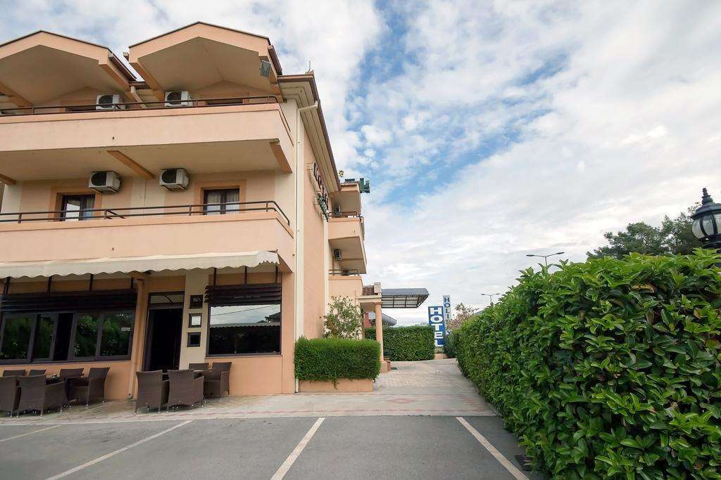 Garni Hotel Holiday Podgorica Exterior foto